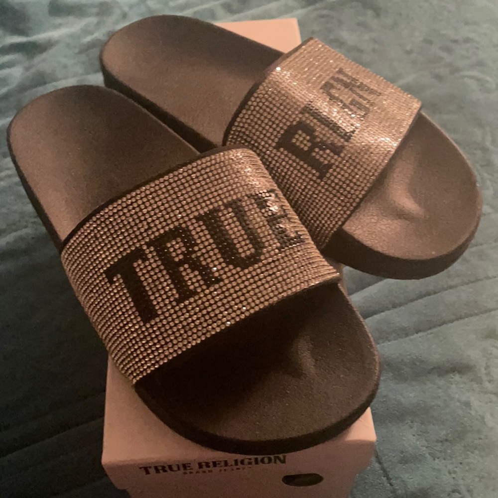 True religion sandals